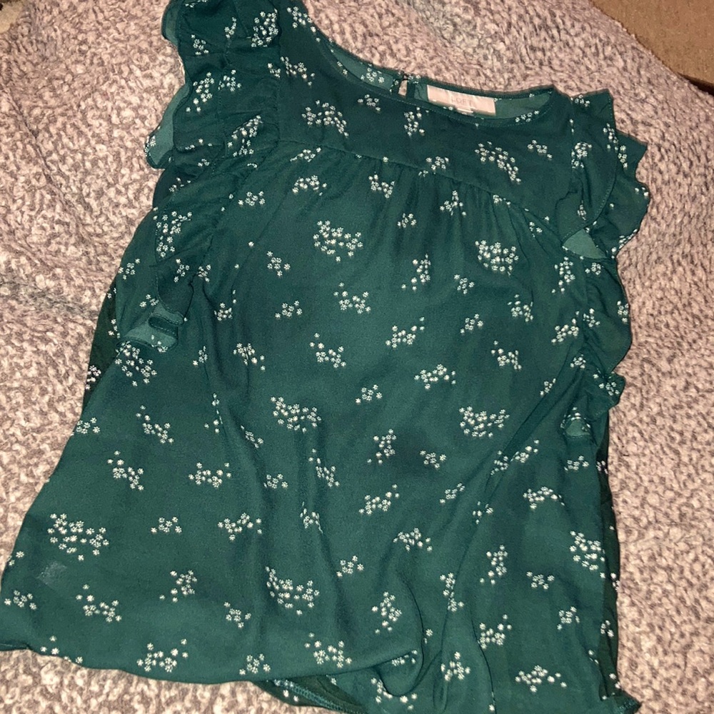 LOFT BABYDOLL TOP WITH RUFFLE CAP SLEEVES…SIZE MEDIUM…EUC